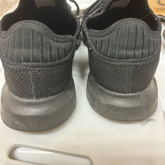 Adidas shoes - Picture 3 of 4